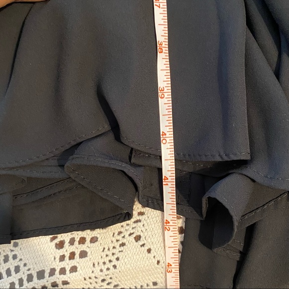 Black sleeveless elegant dress. - Picture 12 of 17